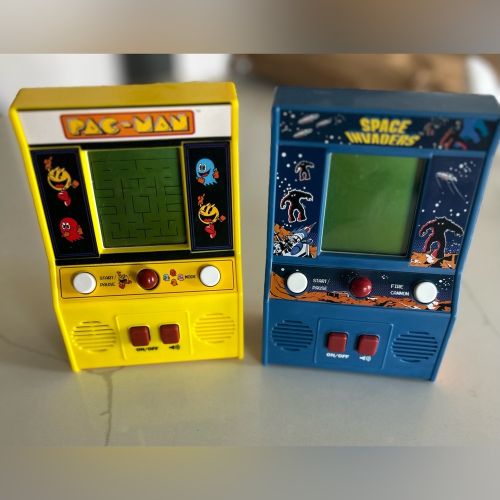 Pac-Man and Space Invaders Handheld Arcade Games - Picture 1 of 5